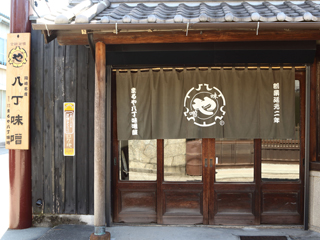 受け継いでいく伝統と哲学　～「まるや」当主・浅井信太郎社長に訊く～