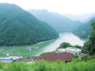 ようこそ、不思議ワールドへ 愛知の秘境・とみやまトリップ